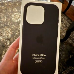 Apple Black Silicone Case for iPhone 16 Pro